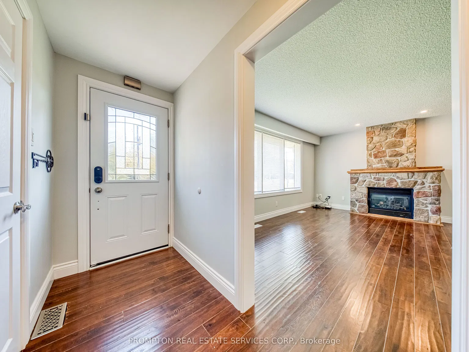 4 bed, $3,200 — Photo 3