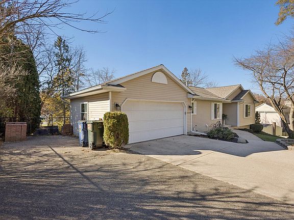 3rd image of 3039 Jeanlin Dr SE