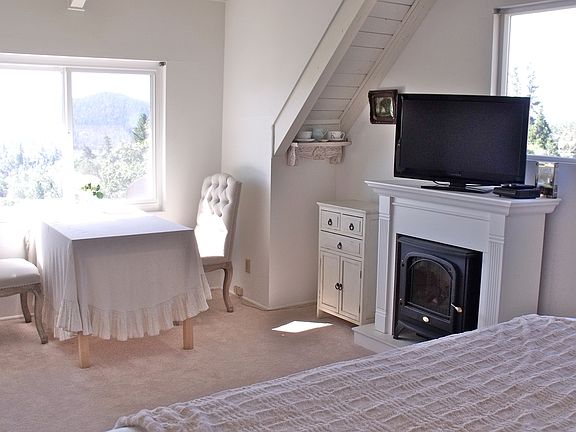 4th image of 1133 Saint Bernard Way