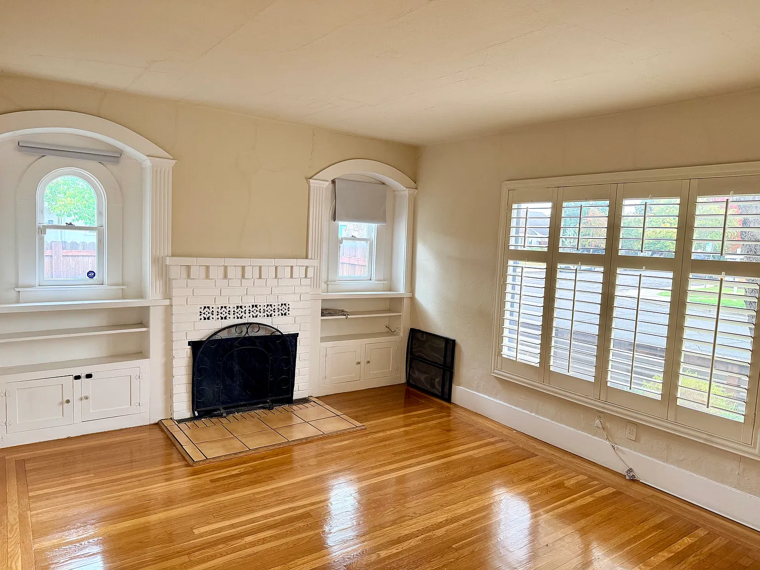 2 bed, 1089 sqft, $2,380 — Photo 2