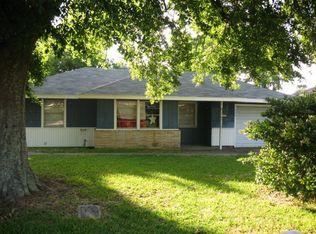 6301 Dave St, Groves, TX 77619