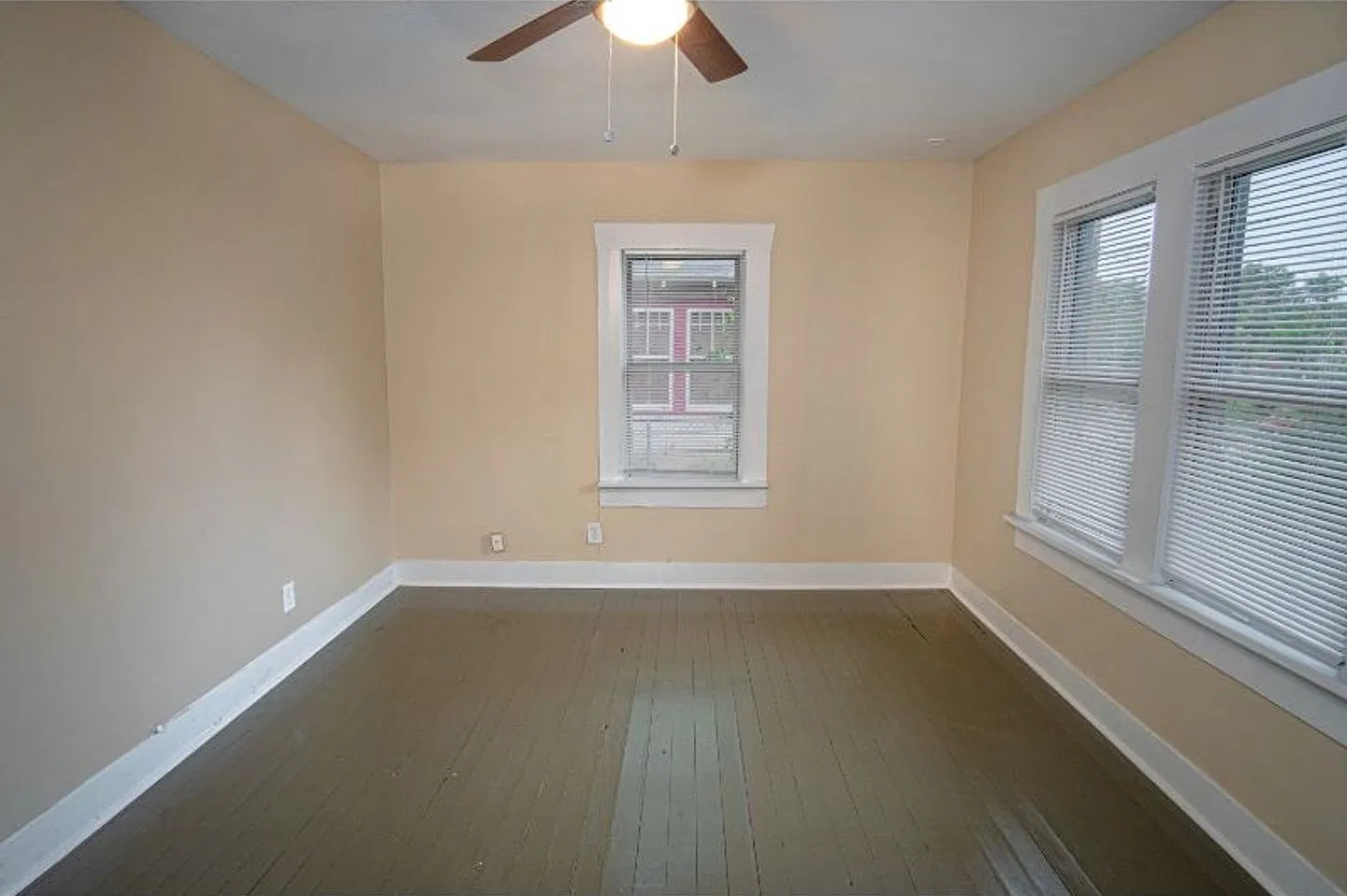 1323 Lamar — Photo 1