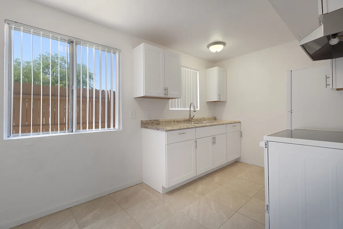 Building Photo - 5811 E 23rd St #5811