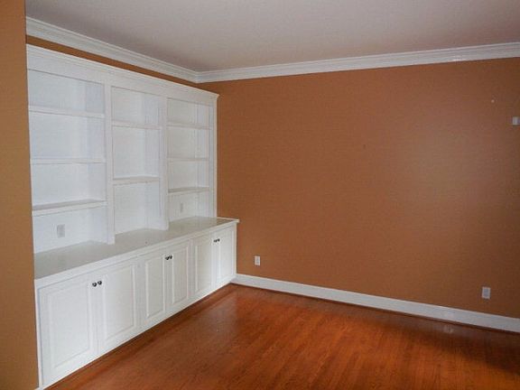 5th image of 325 Burch Dr