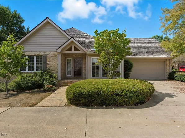 21 Lasalle Ct SE, North Canton, OH 44709