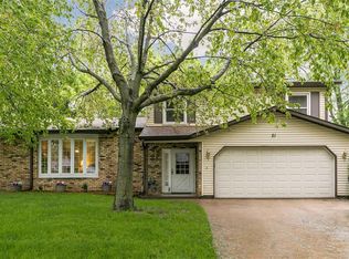 21 Roxbury Dr NW, Cedar Rapids, IA 52405