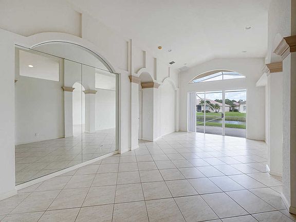4th image of 347 NW Sunview Way