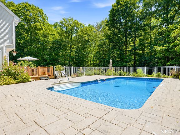 3rd image of 85 Scenic Court