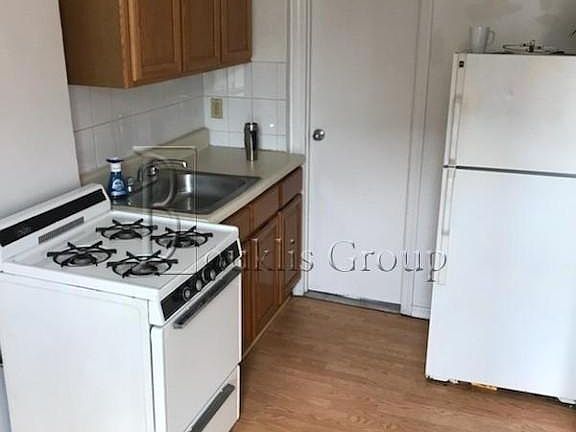 4th image of 3040 32nd St APT 3