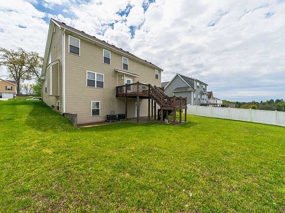 5th image of 143 Tuscany Ln