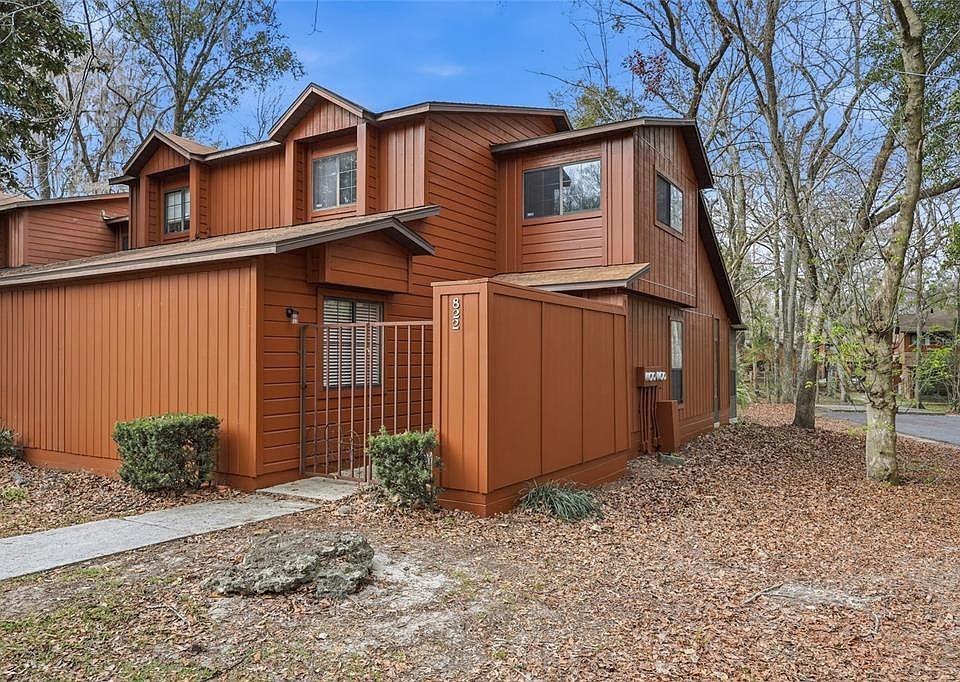 1st image of 822 SW 56th Ter