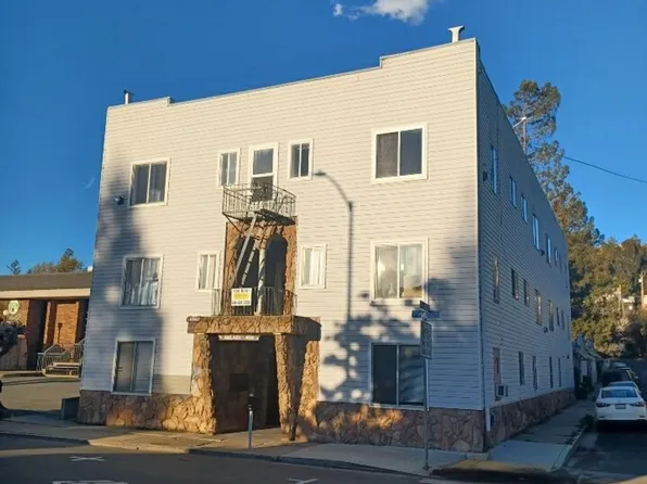 1131 Pine St.
