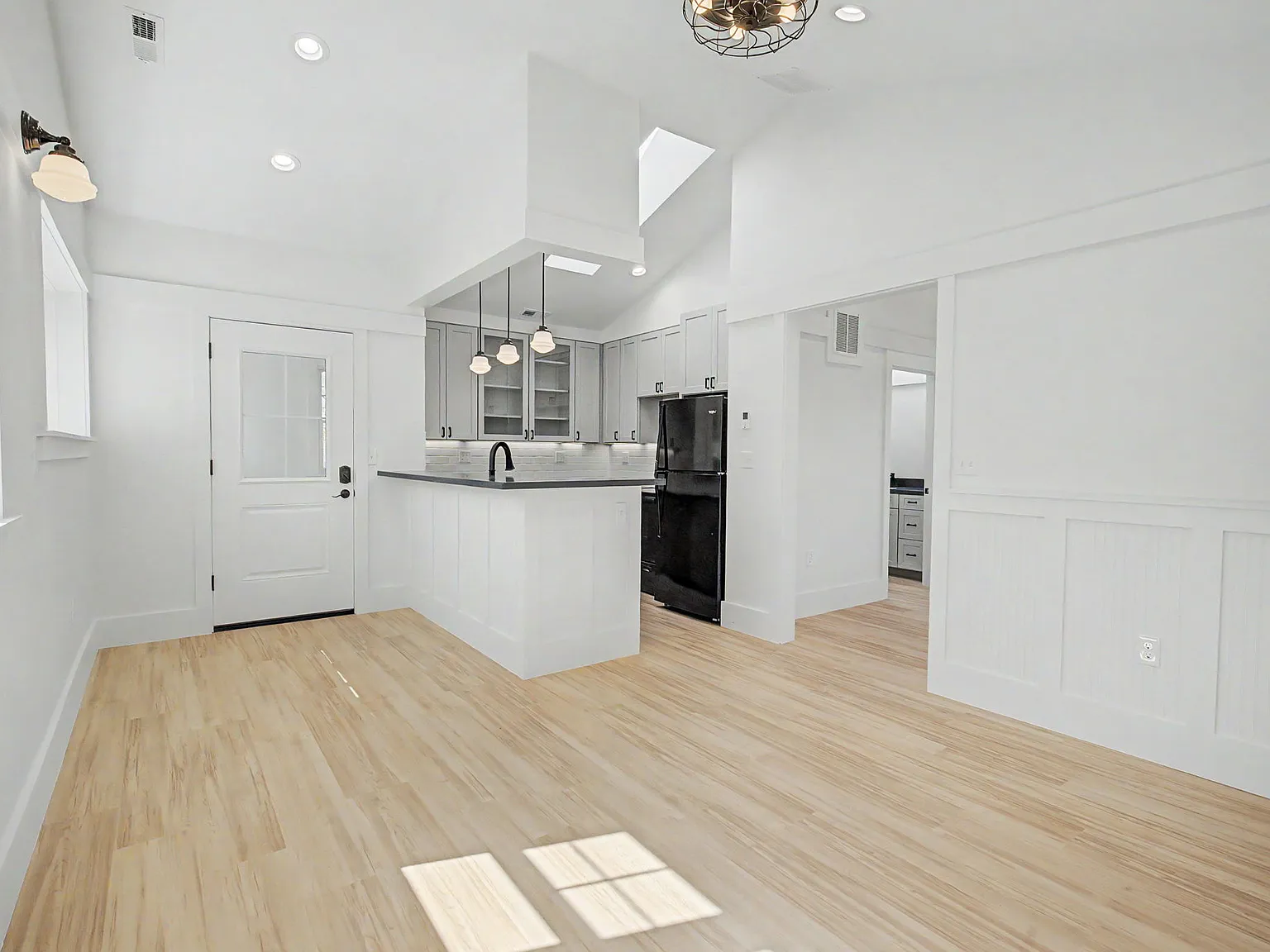 1 bed, 750 sqft, $2,000 — Photo 4