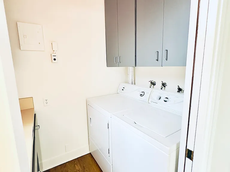 1233 Montgomery St — Photo 15