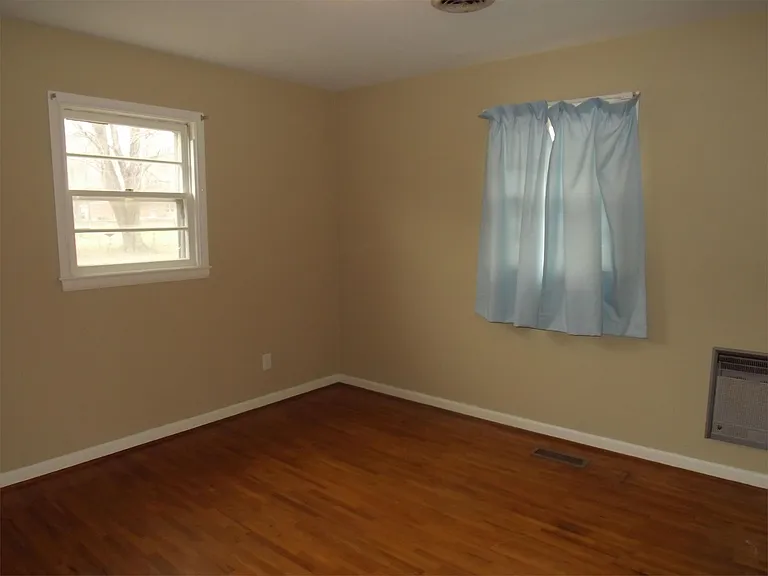 1604 Belmont Ct — Photo 10