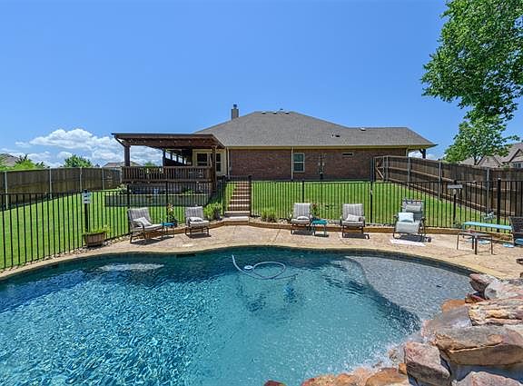 3rd image of 120 Mundelein Dr