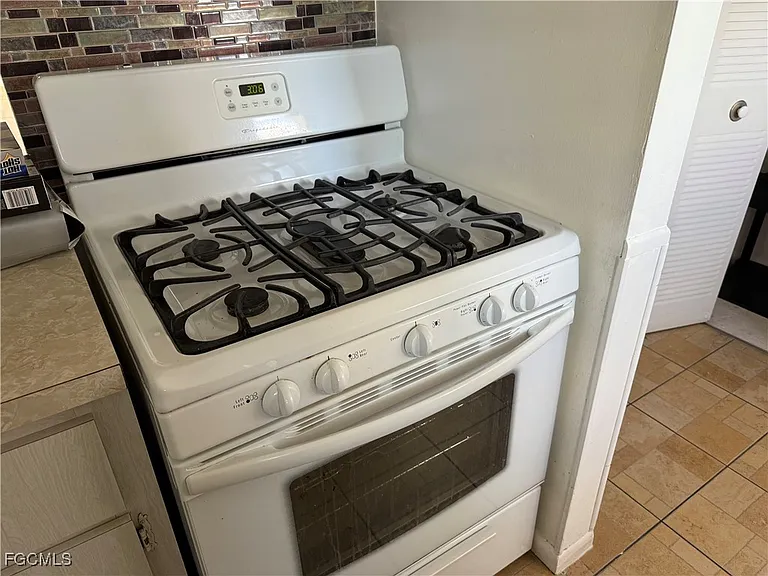 738 Joel Blvd — Photo 4