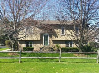 3325 Basil Dr, Hermitage, PA 16148