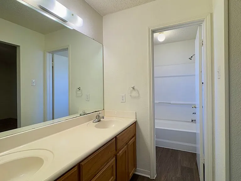 974 Parkview Cir — Photo 6