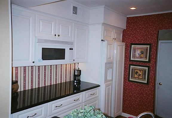KITCHEN W/ GRANITE