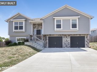415 Buffalo Ct, Raymore, MO 64083