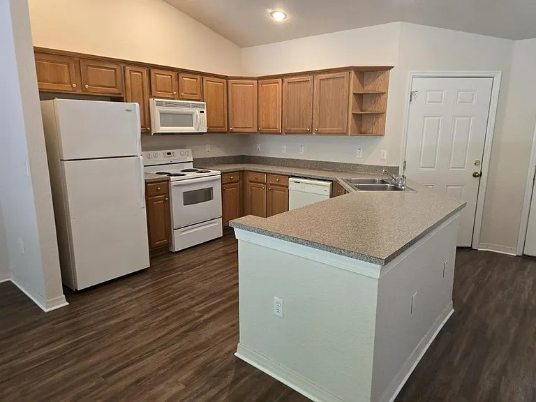 1344 London Ave — Photo 4