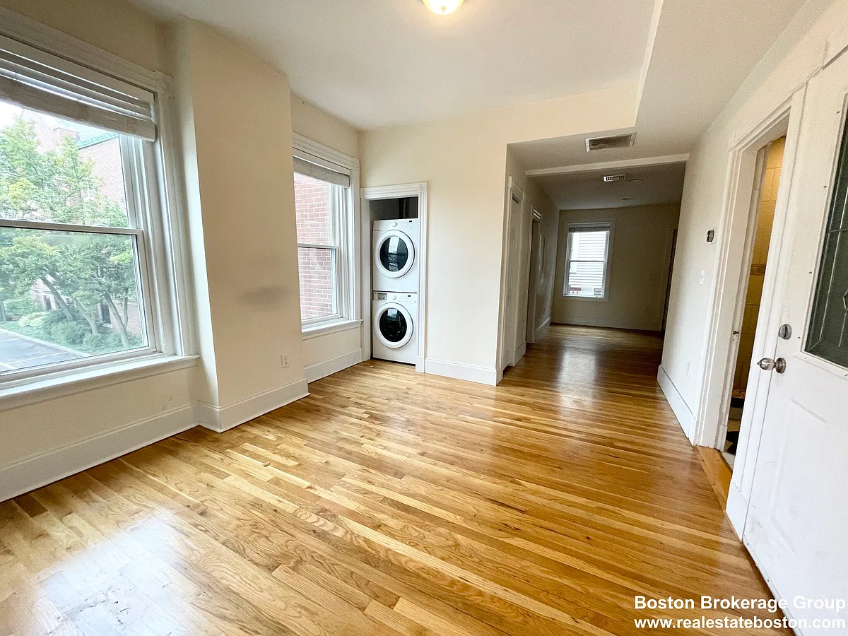 Building Photo - 92 L St #2