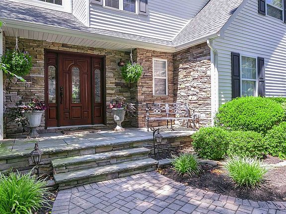 2nd image of 16 Knob Hill Dr