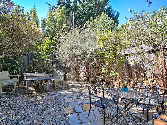 4th image of 372 Noe St