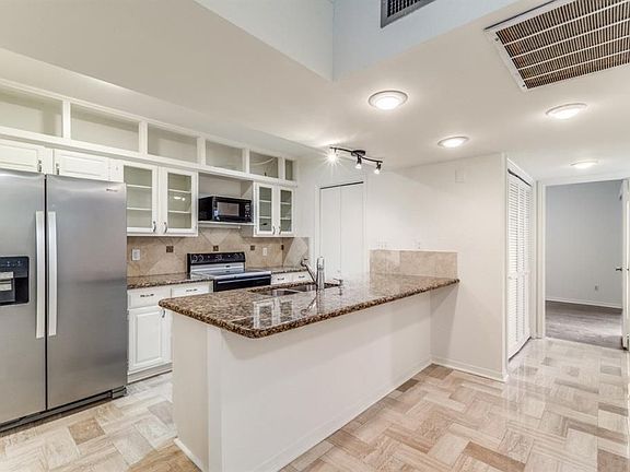 3rd image of 952 Memorial Village Dr #82