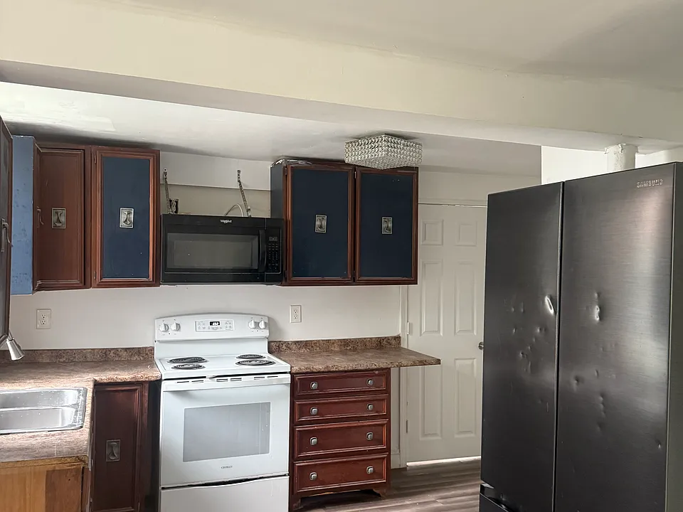 875 1/2 Main St #1