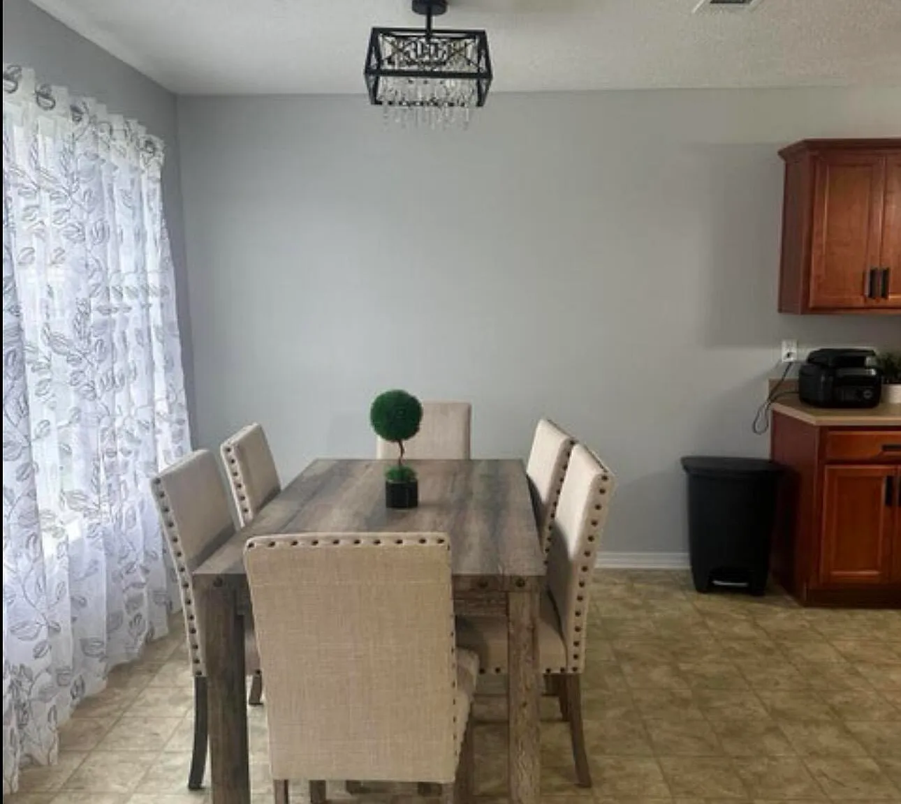 4 bed, 2.5 bath, 1990 sqft, $2,250 — Photo 4