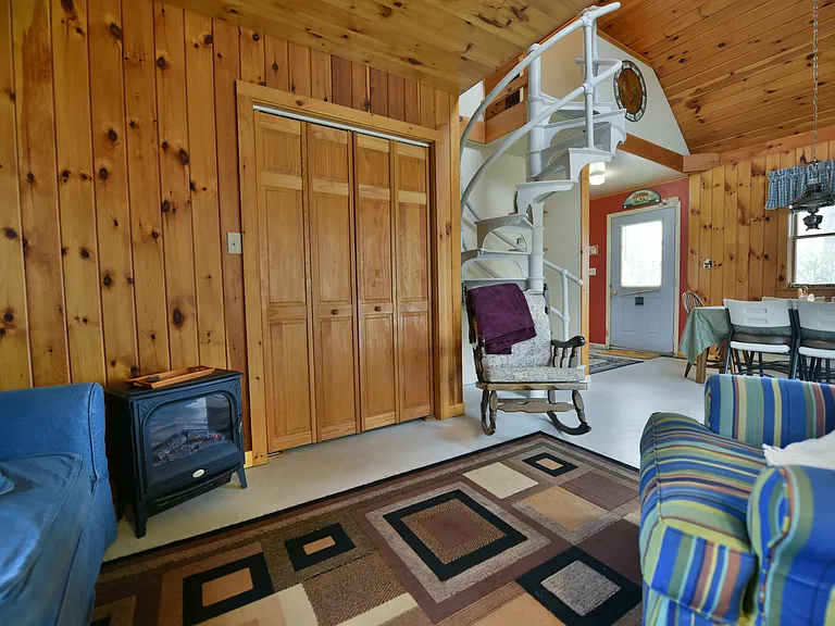 103 Wendell Ave — Photo 3
