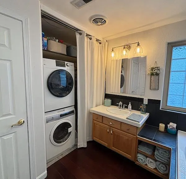 1829 N Jantzen Ave — Photo 17