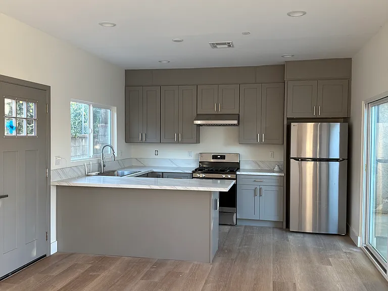 825 Bilton Way #B — Photo 13