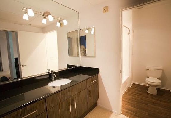 5th image of 435 S Detroit St APT 406