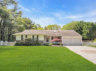 25 Gleason Dr, Dix Hills, NY 11746