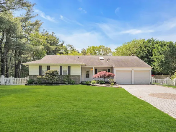 25 Gleason Drive, Dix Hills, NY 11746