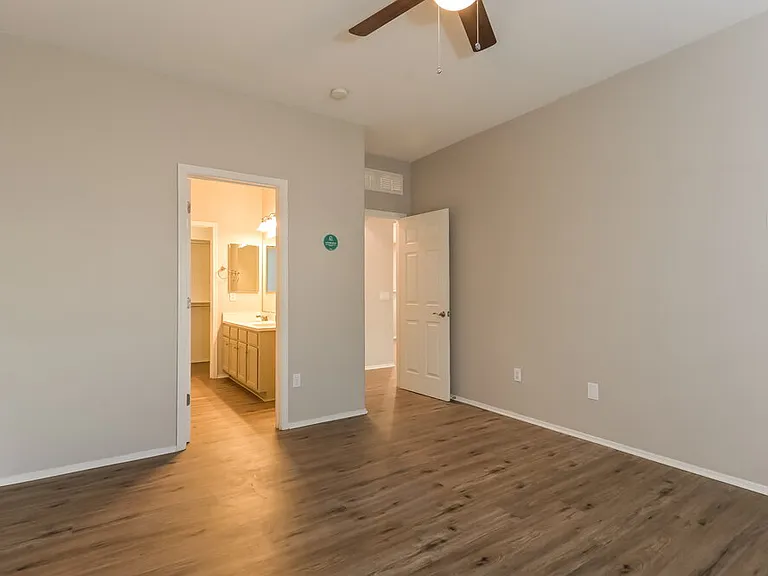 405 E Placita Nodo — Photo 8