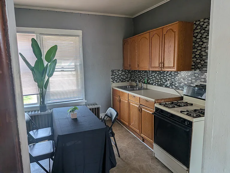 627 W Jefferson St — Photo 4