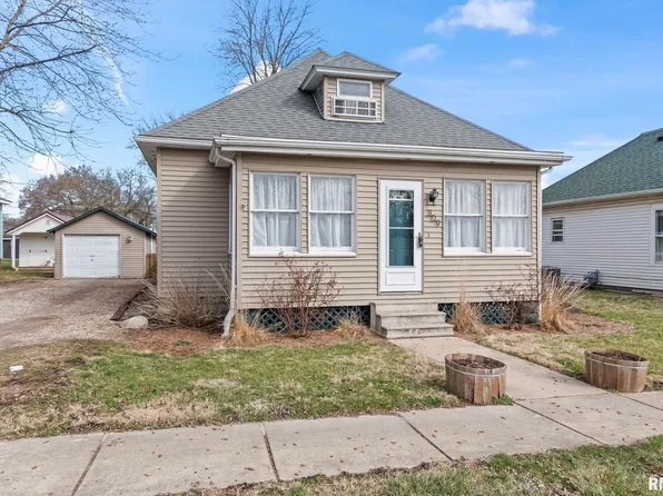 309 E Harpole St, Williamsville, IL 62693