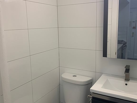 5th image of 212 W 79th St #3B2