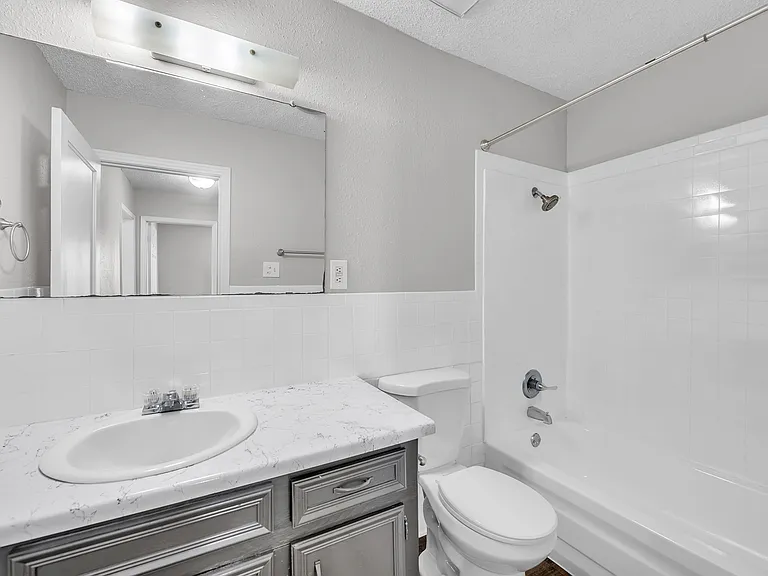 203 W Avenue G — Photo 7