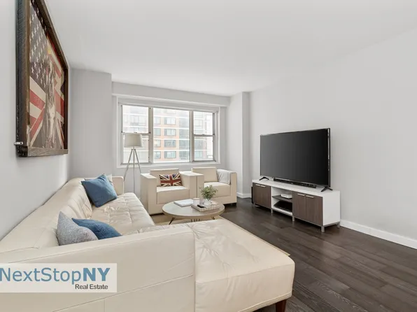 300 East 40th Street image 1 of 6