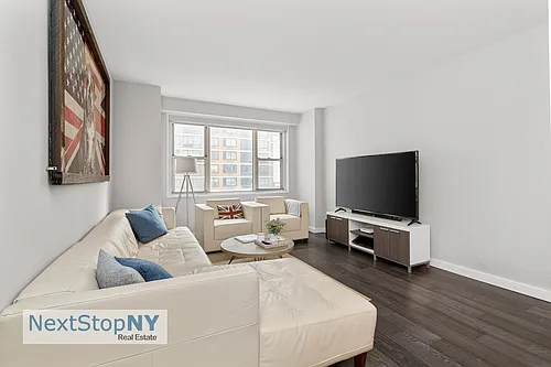 300 E 40th St #9M Photo 1