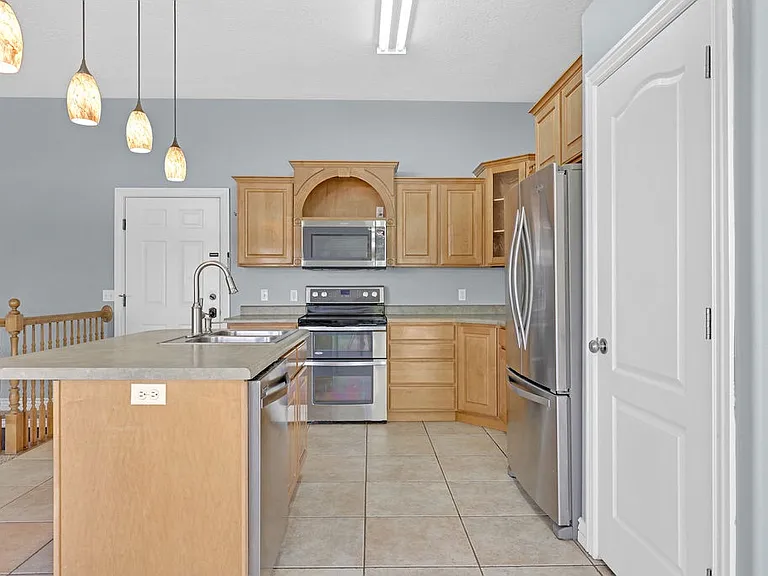 2093 E View Dr — Photo 6