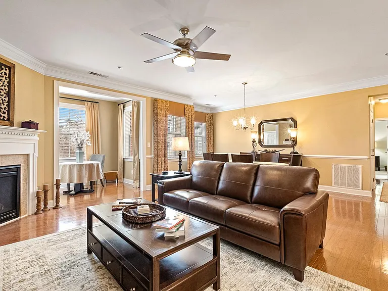 10400 Rosegate Ct #201 — Photo 20