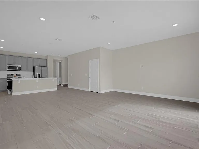 7838 Spectrum Dr — Photo 9