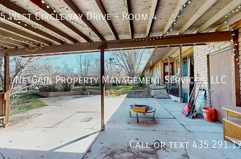 405 W Circleway Dr #4 — Photo 14