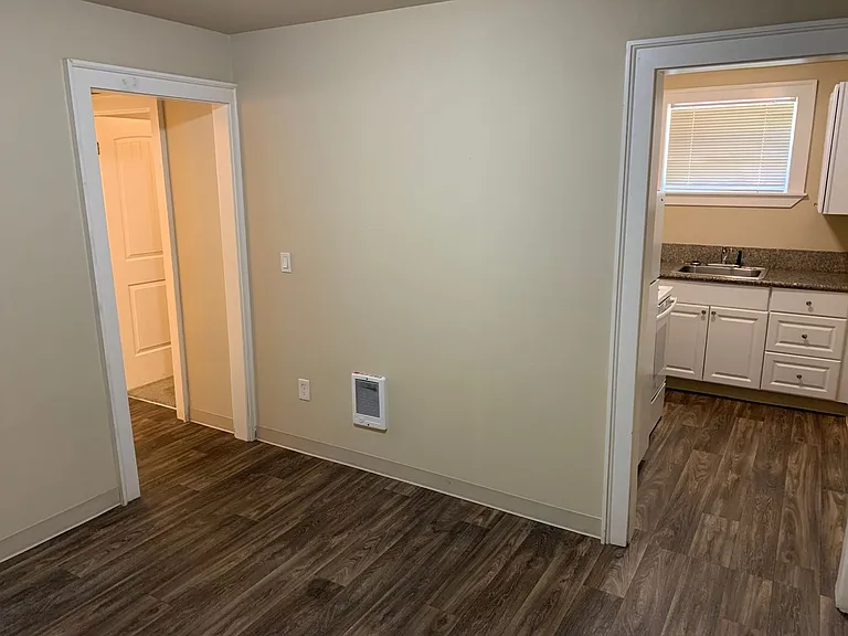 Avondale Apartments — Photo 97